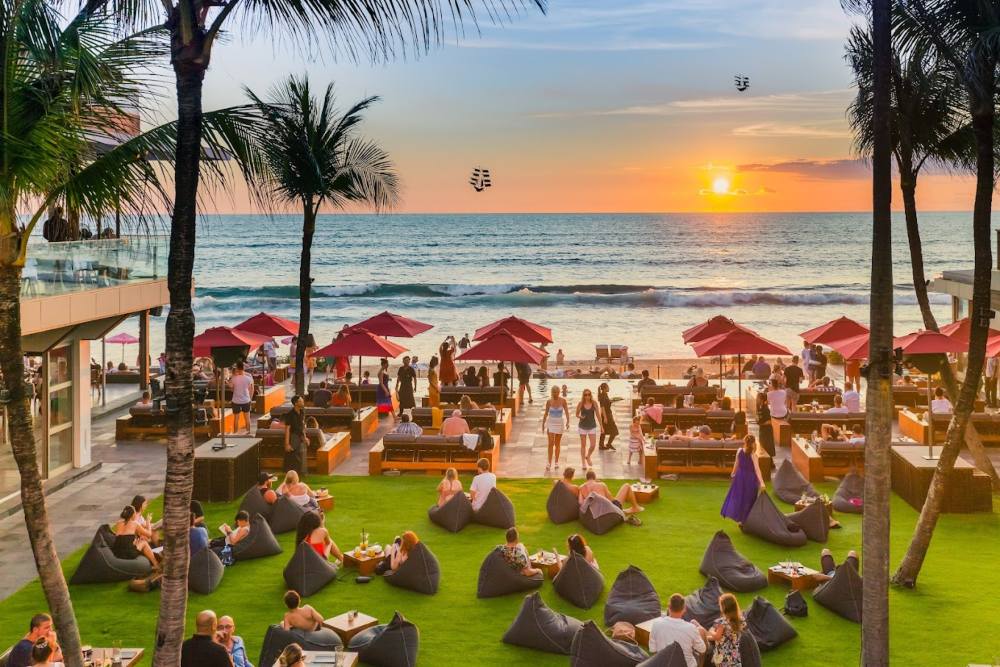 Pantai Seminyak Bali Sajikan Pemandangan Sunset Paling Cantik, Tertarik Mampir?
